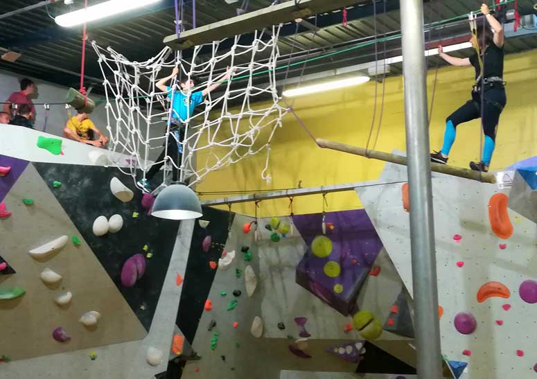 stages d'escalade avec parcours aventure